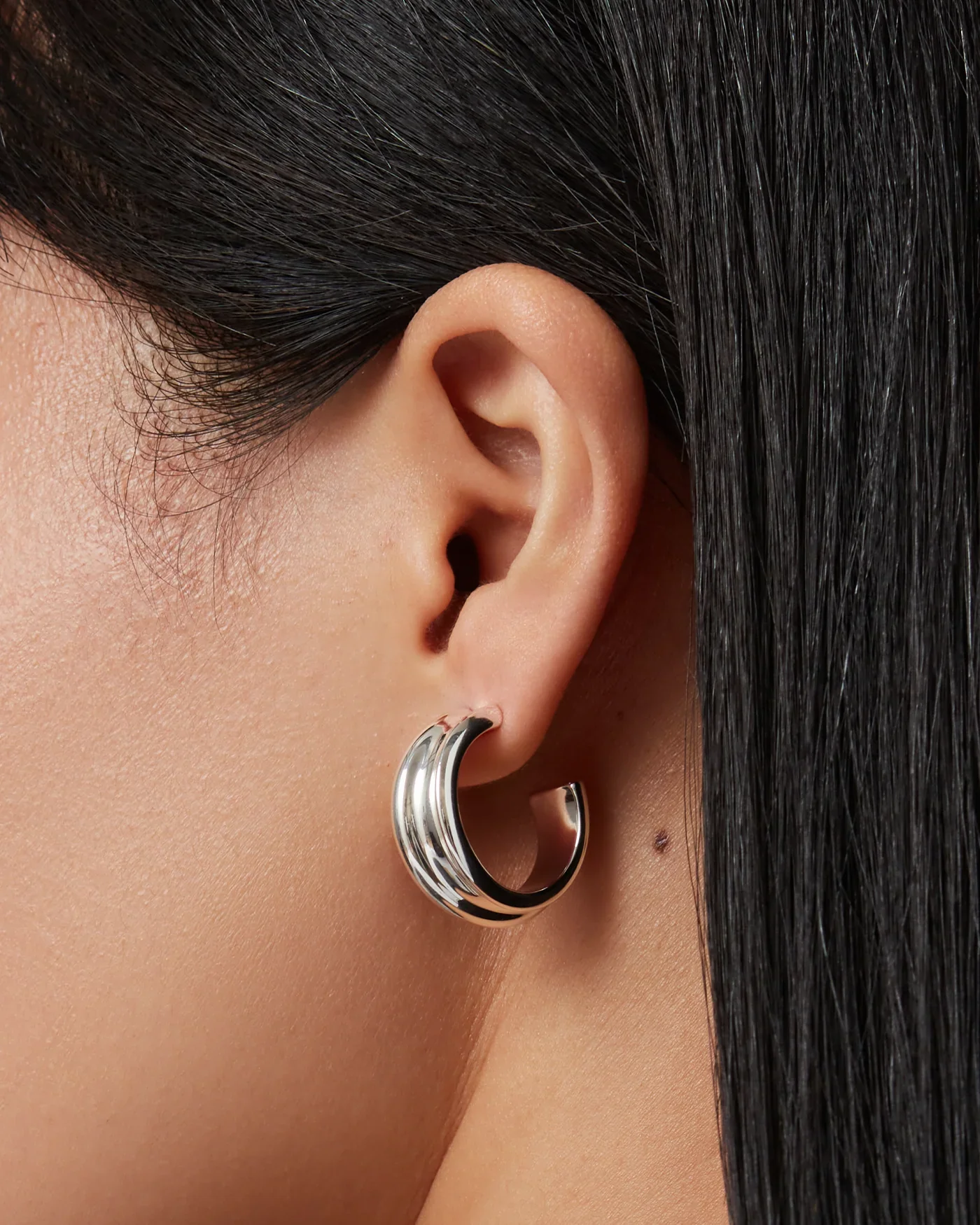 Lennon Hoop Earrings in Silver - Image 3