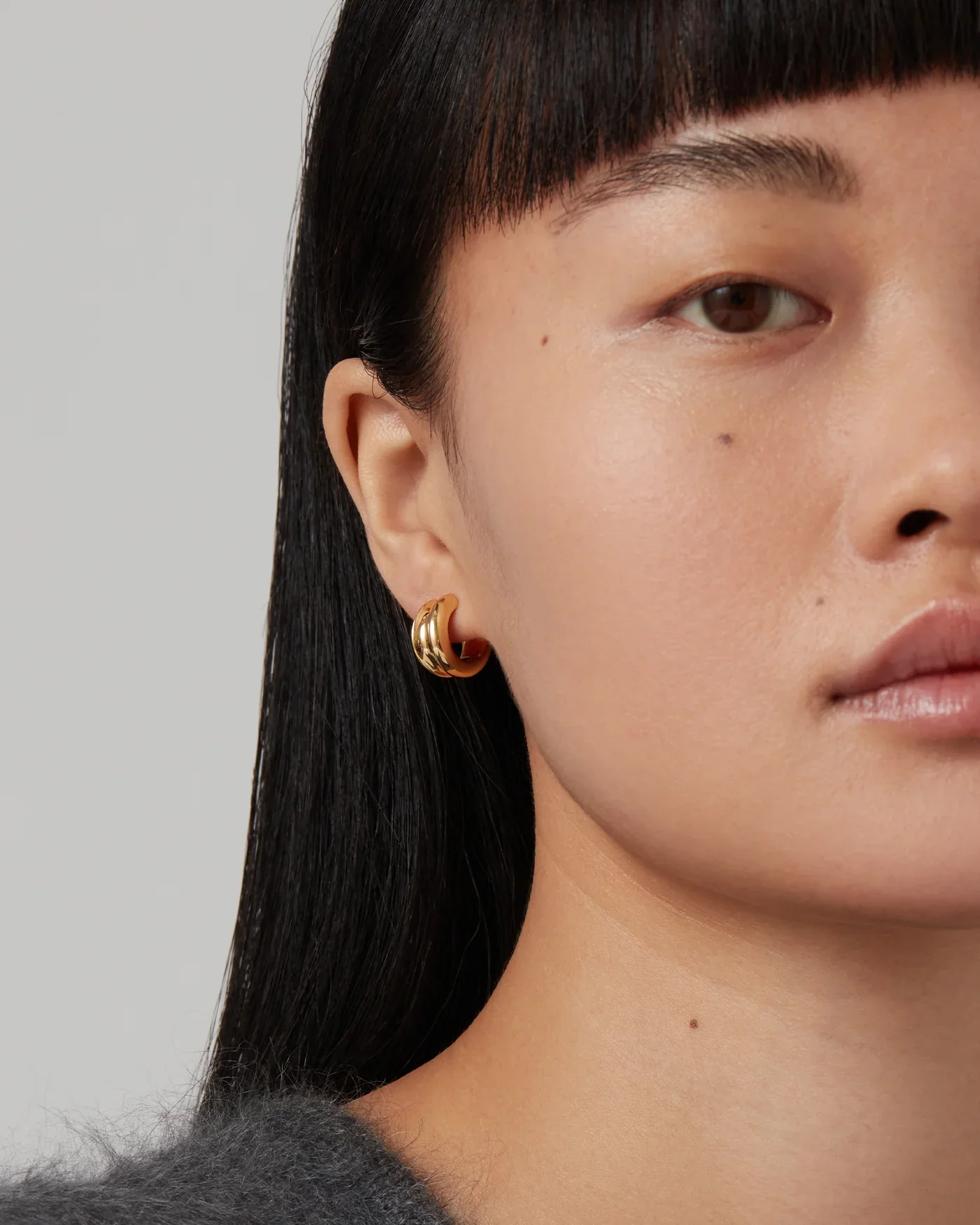 Mini Lennon Hoop Earrings in Gold - Image 2