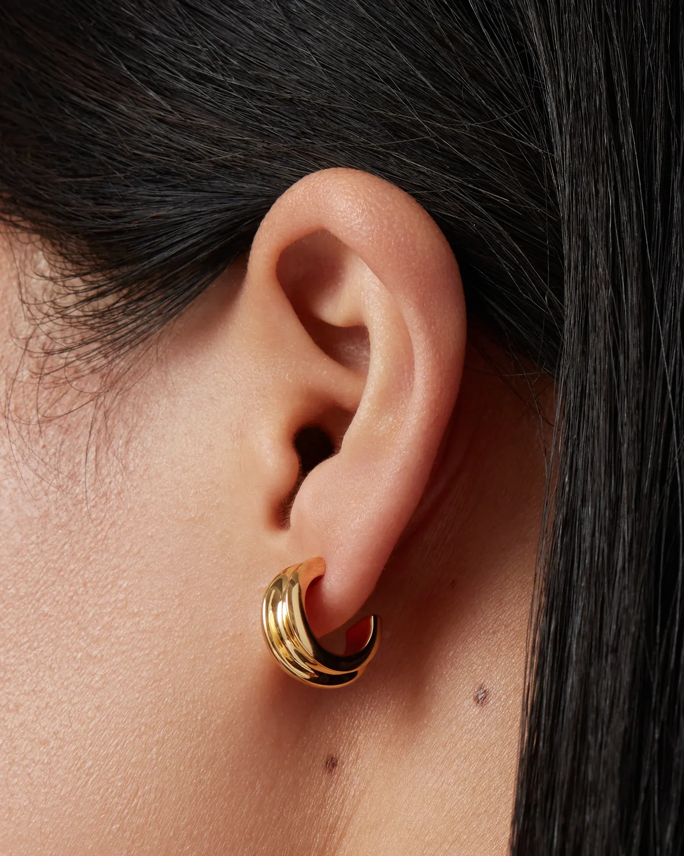 Mini Lennon Hoop Earrings in Gold - Image 4