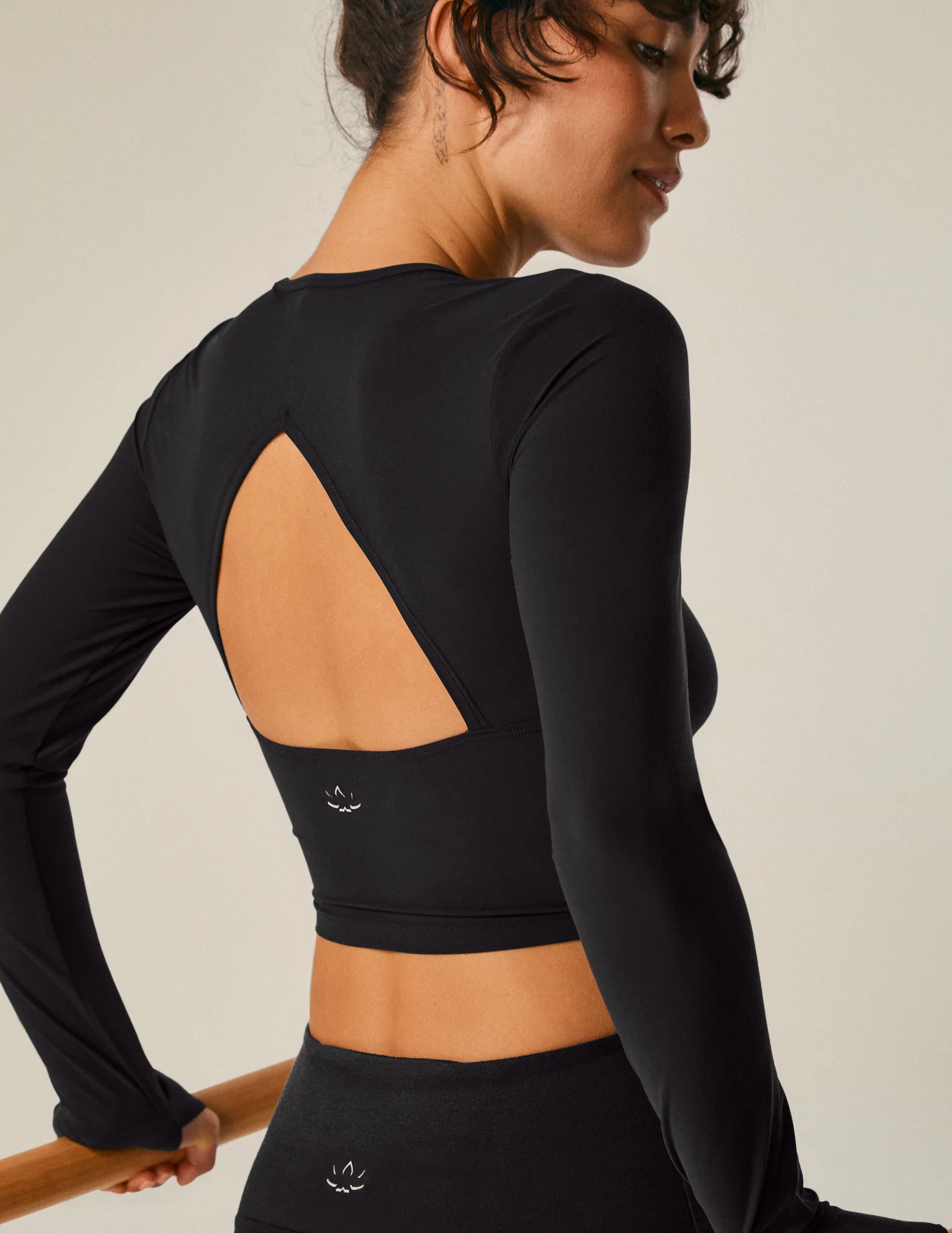 POWERBEYOND™ Lite Cardio Cropped Pullover - Image 6