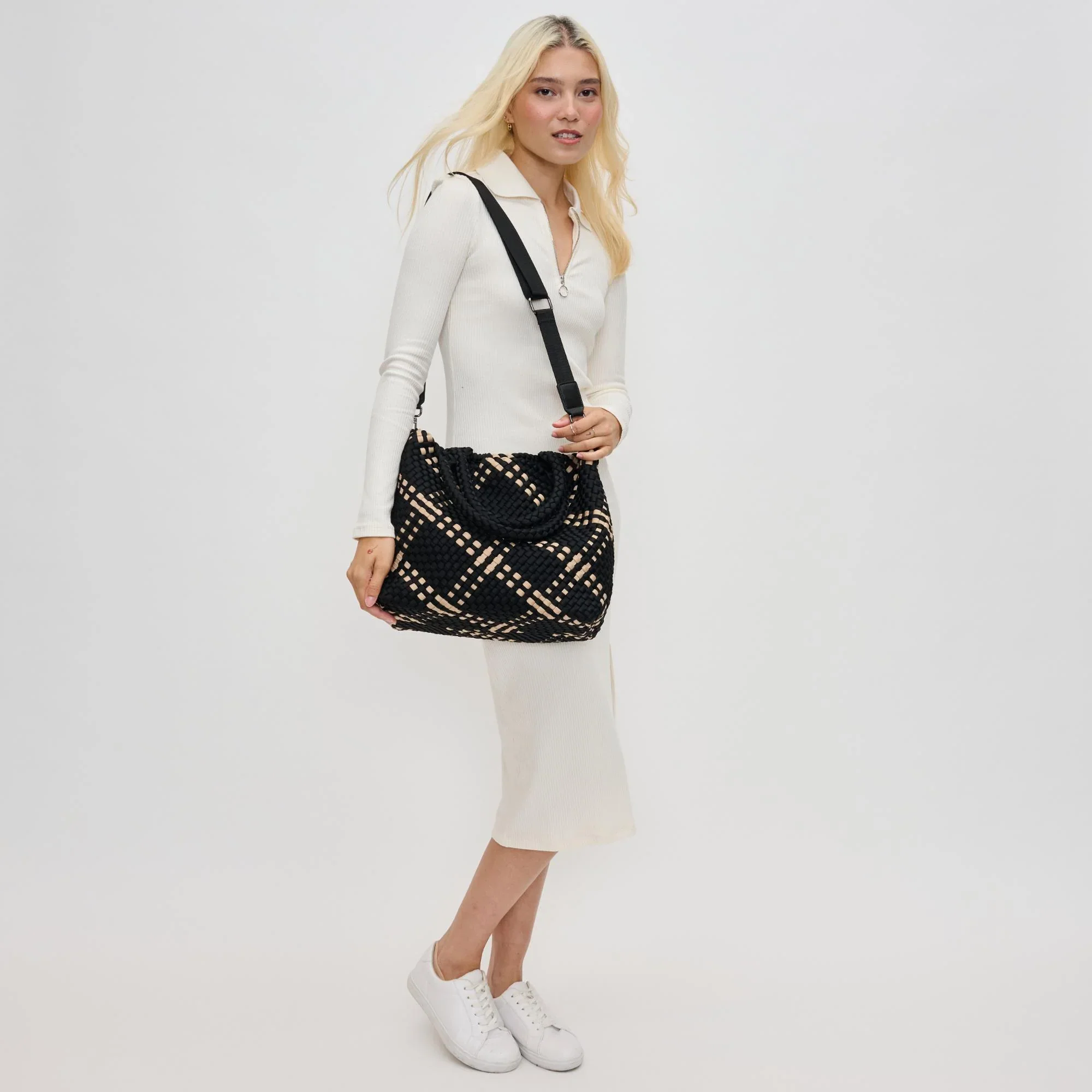 Sky's The Limit Medium Tote in Black Nude - Image 7