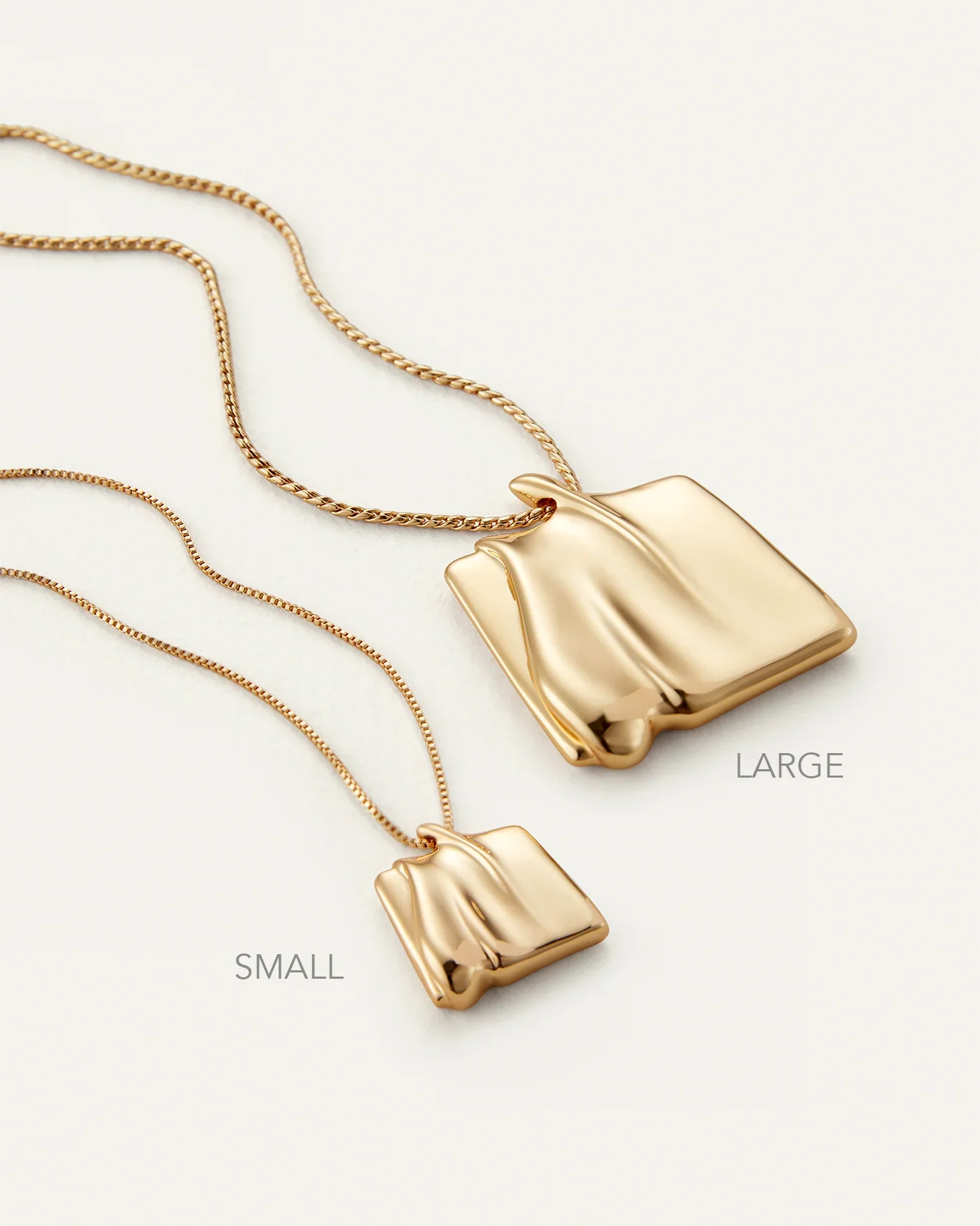 Small Sundra Pendant Necklace in Gold - Image 5