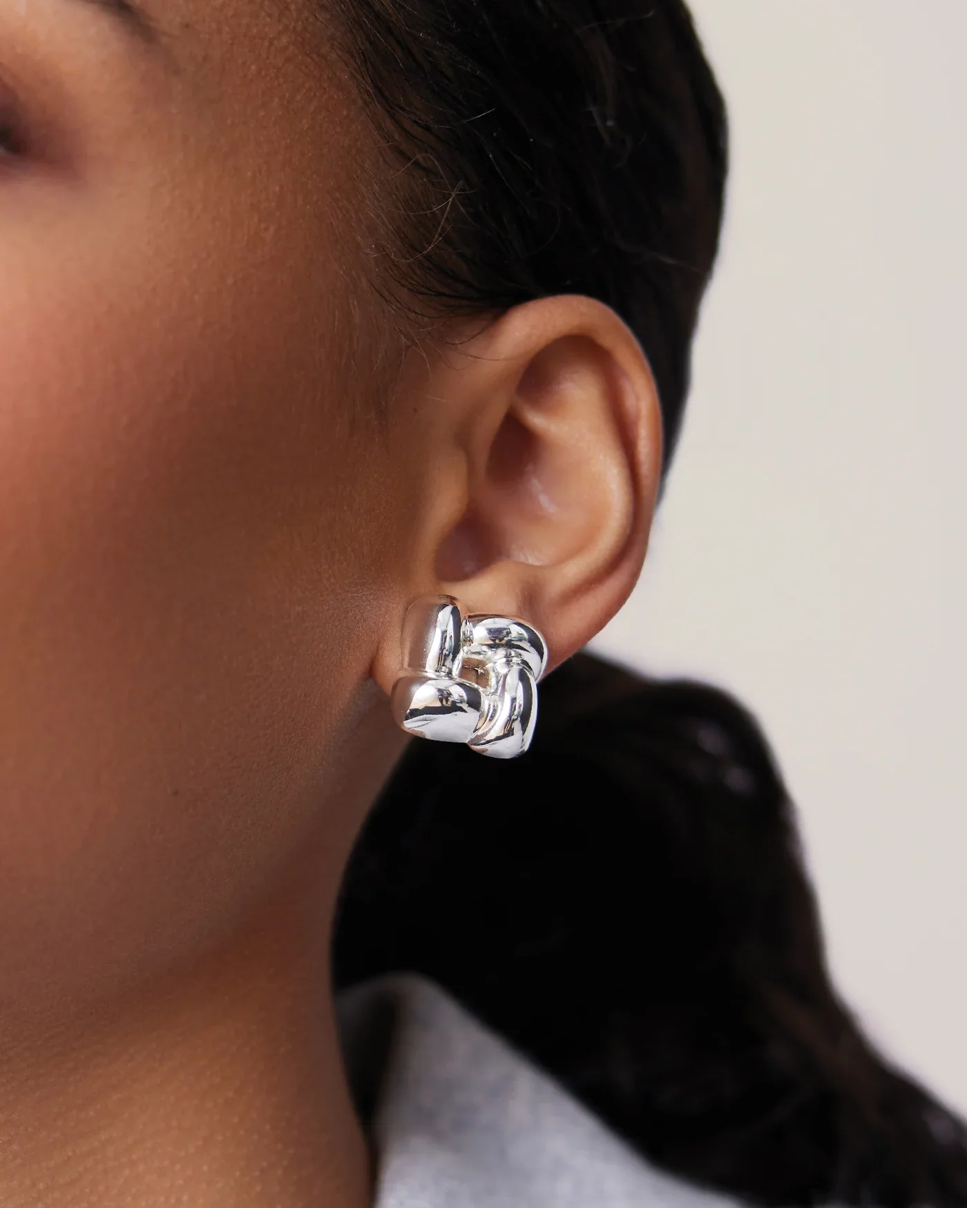 Small Woven Square Earrings in Silver - Image 4