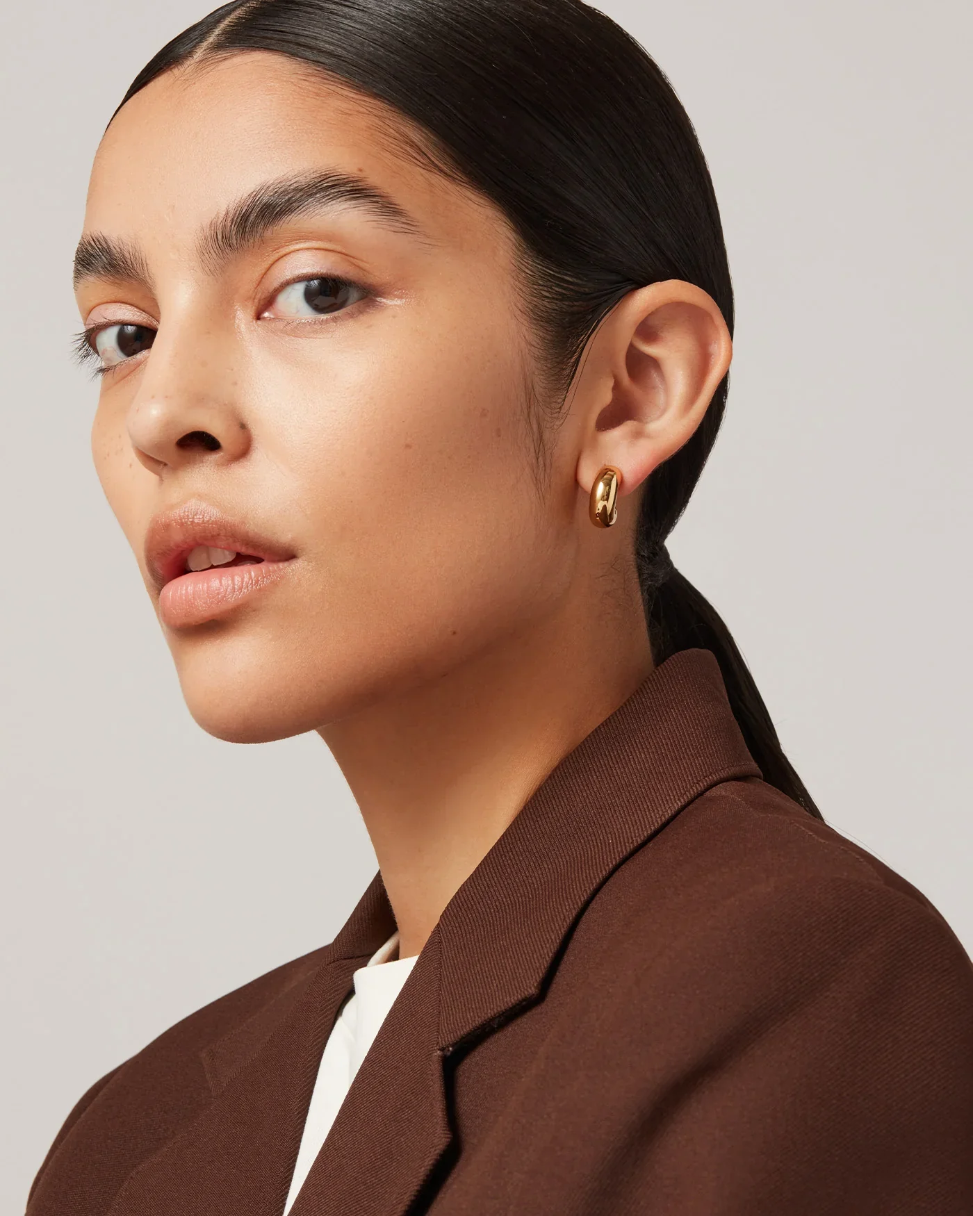 Tome Hoops Small in Gold - Image 4